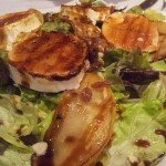 Ensalada de queso de cabra y manzana caramelizada