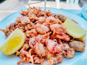 ¿Dónde comer pescaíto frito y espetos en Málaga? Chiringuito Las Palmeras | @dondeComerEnMLG