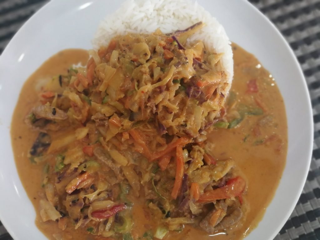Arroz con ternera y curry rojo en Noodles&Go